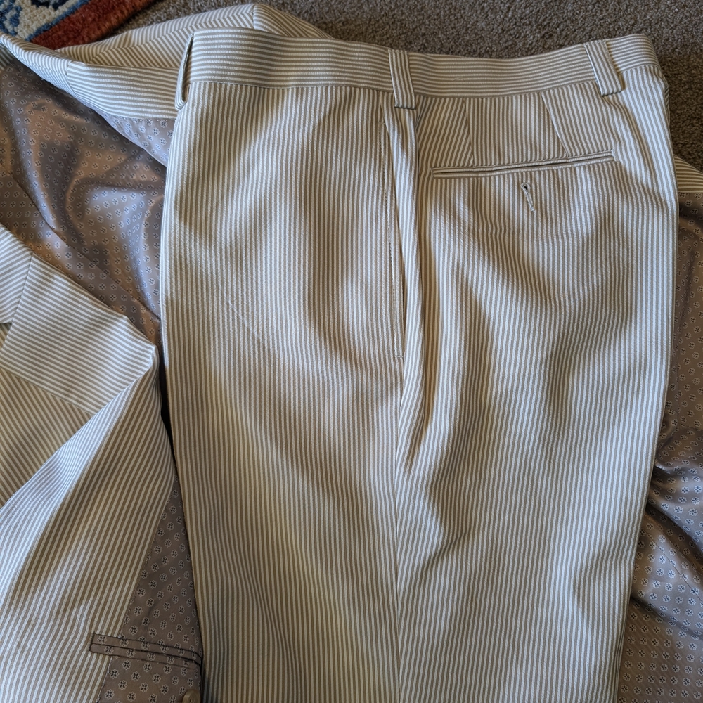 Lauren by Ralph Lauren Men’s Seersucker Suit – Tan & Cream (43R Jacket / 34x31 - Picture 2 of 10